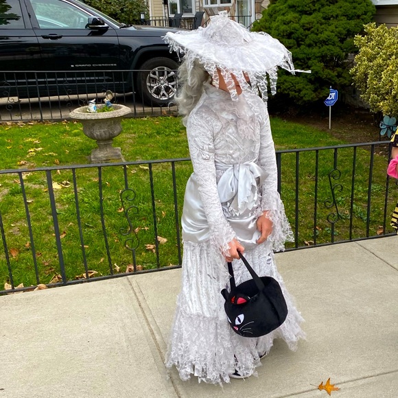 Other - 👻Beautiful 5 pc. Halloween Ghost girl costume 8-10.